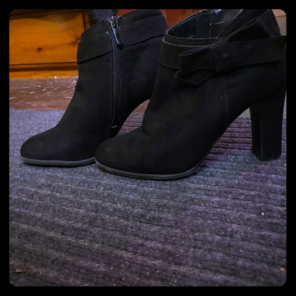 Heeled ankle booties